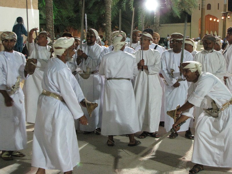 020211_muscat festival zwaardvechten.JPG - Ook zwaardvechten staat op het programma.